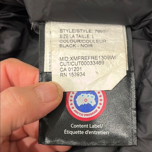 Canada Goose Black Kids Jacket with fur trim in very good gently worn condition - Picture 14 of 16